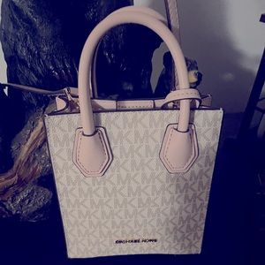 New michael kors mini mercer bag.price reduced today only!